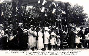 TOCQUEVILLE - INAUGURATION MONUMENT AUX MORTS EN 1922 - TRIBUNE